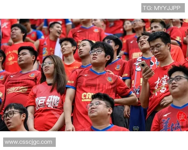 体彩店装扮足球明星吸引球迷目光提升购彩热情